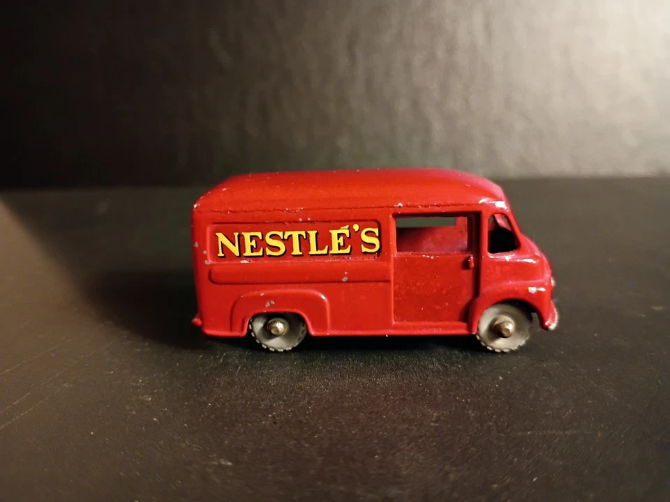Furgoneta Matchbox #69A Commer 30 CWT "NESTLE'S" roja 1959 Foto 1 de 4