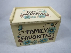 Caja de recetas de madera pintada vintage favoritas de la familia tarjetas George Good Japón - Imagen 1 de 8
