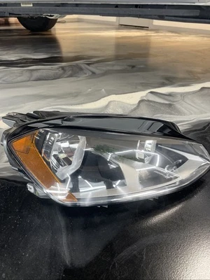 Conjunto Faro Derecho-2015-2017 Volkswagen GTI hatchback 5GM.941.005.C Foto 1 de 4