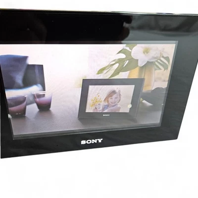 Sony DPF-D70 7" Digital Photo Frame Black – Spares/Repairs Cracked Glass - Image 1 of 4