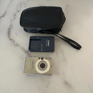 Canon PowerShot SD300 Digital ELPH 4.0MP Camera Bundle W/Charger & Case READ - Picture 1 of 8