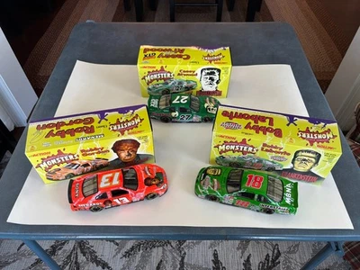 Paquete de 3 autos Nascar & Universal Studios Monsters 2000, acción escala 1/24 Foto 1 de 4