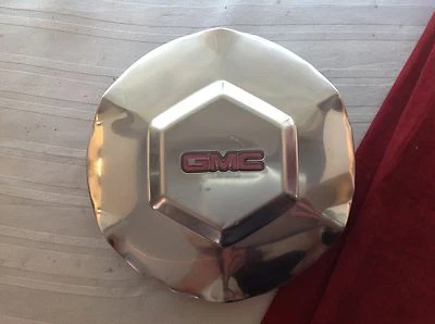 #C 2002 - 2007 GMC Envoy XL Polished OEM Center Cap P/N 9593396  - Image 1 of 3
