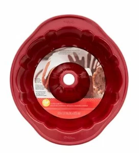 Wilton 9 in Christmas Red Fluted Tube Cake Pan - Picture 1 of 2