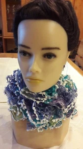 Volantschal, Rüschenschal, Fransenschal, Strickschal, Handarbeit - Bild 1 von 3