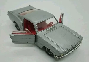 Corgi Toys Ford Mustang Fastback 2+2 Silver & Red, Moving Parts Vintage Die-Cast - Picture 1 of 10