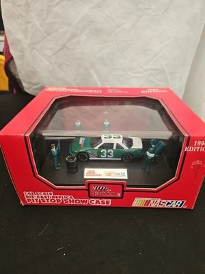 Racing Champions 1994 Salón de la fama Harry Gant #33 coche fundido a presión con un juego de parada en boxes. Nuevo en caja Foto 1 de 4