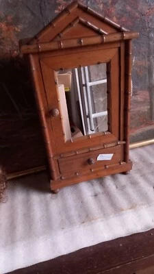 Ancienne , et belle armoire de poupée bambou - Photo 1/4
