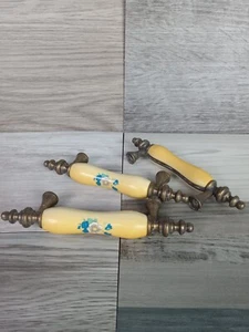 Vintage 3-teiliges Schrankzug-Set. Blume Keramik Messing Schublade Taiwan  - Bild 1 von 7