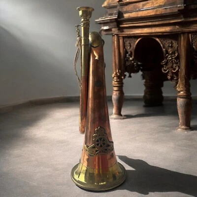 Military Vintage Bugle Horn with UBIQUE Royal Artillery  Badge Copper/Brass - Image 1 of 4