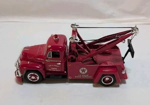 1st GEAR 1955 DIAMOND-T WRECKER 1/34 SCALE TOW TRUCK TEXACO DAY&NIGHT TOWING - Picture 1 of 8