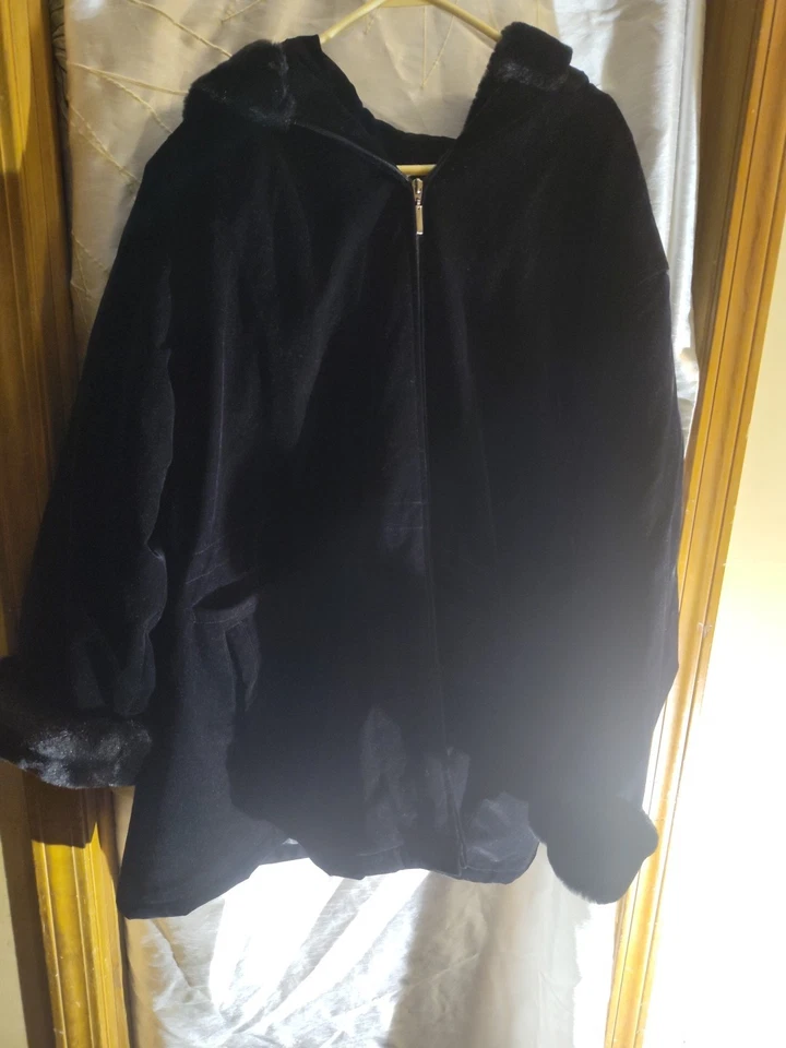 Gallery 女式长袖领冬季外套黑色人造毛皮尺寸 3x — 第 1/4 张图片