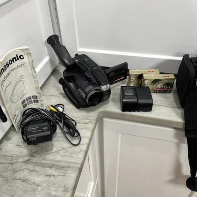 Panasonic Palmcorder Palmsight VHSC PV-L559 Camcorder 150x Zoom Kit w/ Case - Image 1 of 4