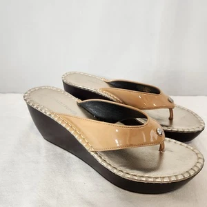 Donald J Pliner Casee Beige Patent Leather Slides Wedge Open Toe Women's 8.5 M - Picture 1 of 10