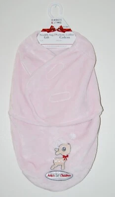 NUEVO CON ETIQUETAS Mantas y Más Allá Rosa Infantes Niñas 1ª Navidad Peluche Bolso 0-3M Foto 1 de 4