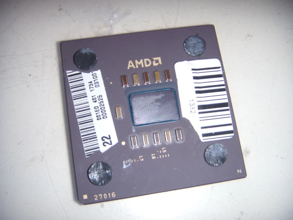 PROCESSORE AMD Athlon 1100 1100MHz/256KB/200MHz A1100AMS3B Base / a 462 CPU RARO - Immagine 1 di 3