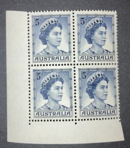 QUEEN ELIZABETH DEFINITIVES 1959-62 - 5d BLUE BLOCK OF FOUR - MH - Picture 1 of 2