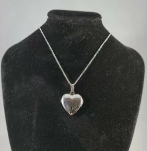 18" Necklace Heart Locket Pendant 18K White Gold Plated & gift box - Picture 1 of 10