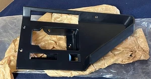 Bisel de cierre de inserción del panel de puerta Corvette (izquierda) - 1986-1989 - nos - gm# 14088469 - Imagen 1 de 5