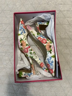 Zapatos para mujer Vince Camuto talla 9 M/40 solo usados una vez. Excelente Estado Foto 1 de 4