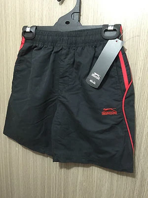 С ЯРЛЫКАМИ мальчиков размер 8 Smart черный красный Slazenger совершенно свет микрофибры спортивные шорты - Изображение 1 из 2