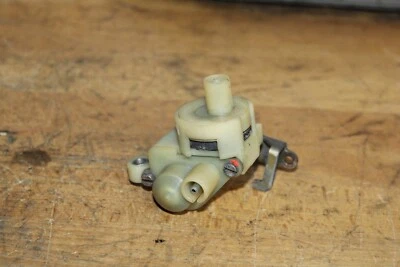 mercedes W123 300TD 300SD 300SDL Vacuum Regulating Transmission Valve 1230700046 - Image 1 of 4