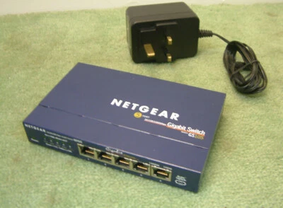 Netgear GS105 ProSafe 5 Port Gigabit Network Switch with AC Adapter PSU - Image 1 of 2