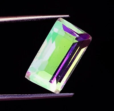 Loser Edelstein Mystic Opal Smaragd Form 6.90 Karat mit Gratis Geschenk - Bild 1 von 4