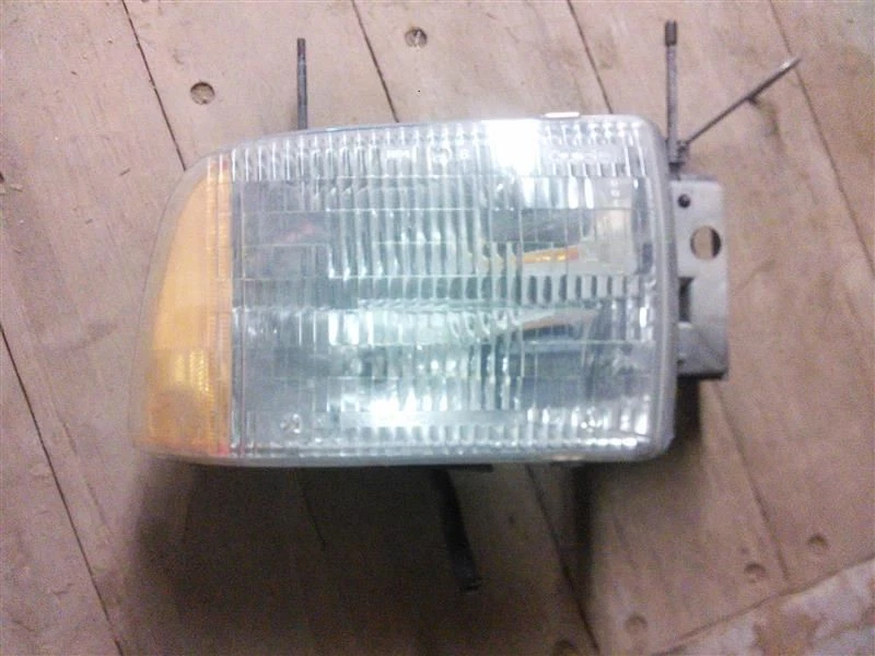 Faro de pasajero Chevrolet compuesto para 95-97 Blazer S10/Jimmy S15 247288 Foto 1 de 1