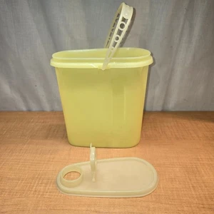 Vintage Tupperware #587 Yellow Beverage Buddy Pitcher Handle Lid Cap Included - Picture 1 of 8