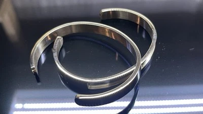 12 piezas. Brazalete con incrustación EDDIE Company canal ancho en blanco 8 mm Foto 1 de 4