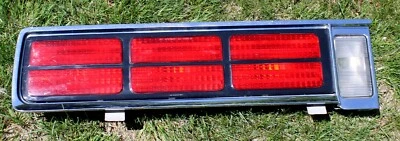 Lanterna traseira lateral esquerda driver Chevrolet Caprice LH fabricante de equipamento original 1986 1987 1988 1989 1990 - Imagem 1 de 4