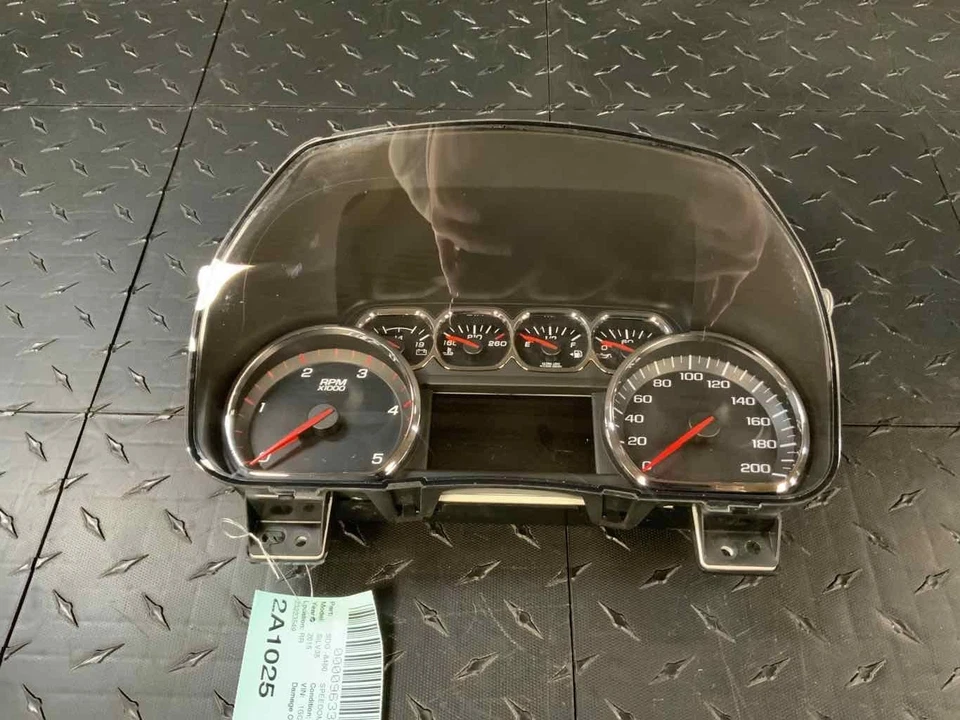 Cuadro de instrumentos velocímetro Chevy Silverado 3500HD 15-17 202 K AT 23223549 Foto 1 de 4