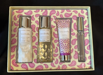 VERA BRADLEY APPLEBERRY CHAMPAGNE Discovery Set Loción Gel de Ducha Eau Toilette + Foto 1 de 4