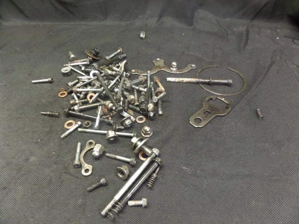 1985 年本田阴影 VT700C MISC 发动机硬件 — 第 1/1 张图片