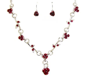 Juego de Collar y Pendiente Rosa Roja con Cristales Rojos en Hojas Conjunto de Flores NUEVO - Imagen 1 de 7