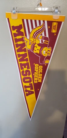MINNESOTA GOLDEN GOPHERS VINTAGE NCAA  RETRO FELT PENNANT  1/28/23 Cover