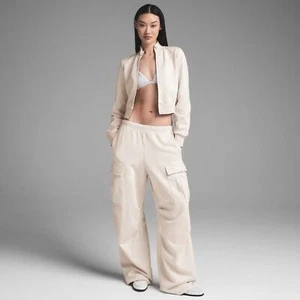 SKIMS Boyfriend Fleece Cargo Pants Straight Leg Oversized Sweatpants Buff Sz M-L - Picture 1 of 10