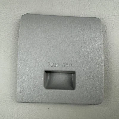 Cubierta de caja de fusibles gris para tablero de instrumentos Hyundai Accent 12-14 847551R000 OEM Foto 1 de 4