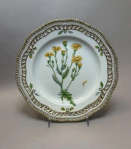 Flora Danica Luncheon Plate with Open Border – Senecio Jacobaea - Picture 1 of 6