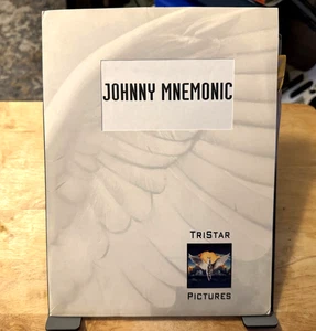 JOHNNY MNEMONIC 1995 Movie Press Kit - Cartella 14 diapositive a colori e 5 foto in bianco e nero - Foto 1 di 7