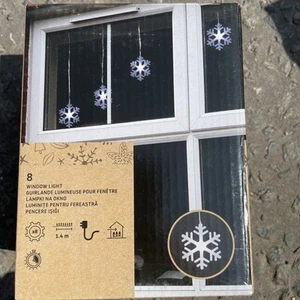 Christmas 8 Snowflake Lights Ice White 1.4m - Picture 1 of 3