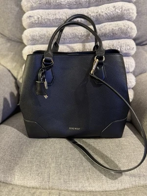 Brooklyn Jet Set сумка Nine West черная веганская классическая на молнии и магните через плечо - Изображение 1 из 4