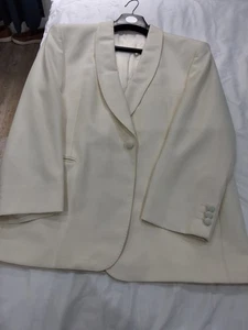 Marks & Spencer Mens  Cream Dinner Jacket M & S  44 SHORT - Picture 1 of 4