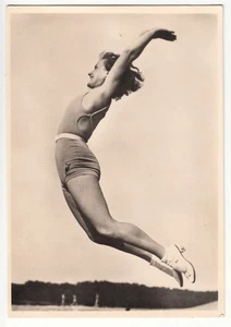 Sport Körperkultur Mädchen bei Sprung Gymnastik sporty girl FotoAK Schirner~1940 - Picture 1 of 2