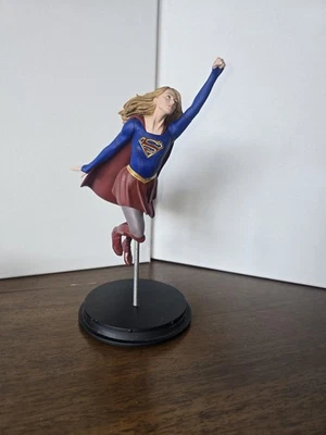 Estatua de TV Supergirl de DC Comics 0949/2000 edición limitada Foto 1 de 4
