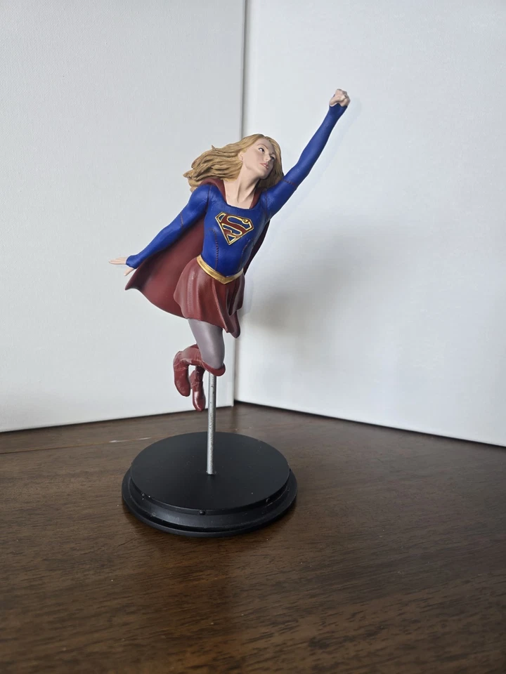 Estatua de TV Supergirl de DC Comics 0949/2000 edición limitada Foto 1 de 4