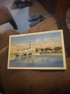 Postal Memorial Coliseum and Plaza on Cedar River Cedar Rapids Iowa 7A-H2093 - Imagen 1 de 2