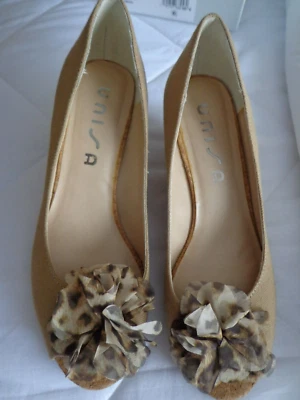 Unisa Women's Shoes Tan Wedge Size 8M Open Toe Leopard Flower 3" Heel - Image 1 of 4