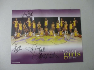 Equipo de baloncesto Los Angeles Lakers REAL animadora NBA firmada 2004 - Imagen 1 de 7